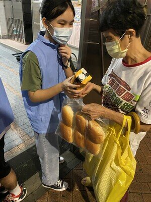樂施會的「惜食有營送基層」項目自2020年8月開始,截至去年底,項目共支援了27,328個家庭戶次,為疫情下的基層家庭送上一點幫助。